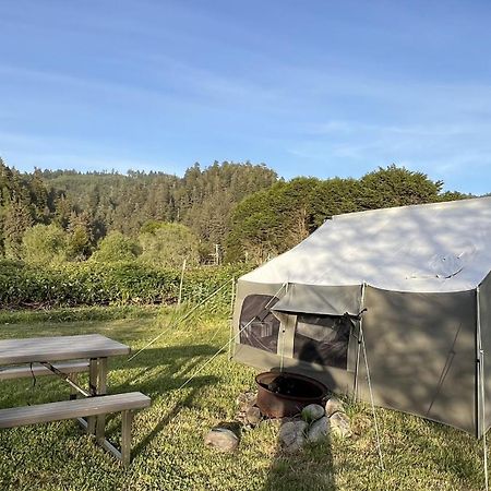 Glamping Tent On The River Klamath Exteriér fotografie